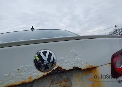 2010 Volkswagen Jetta Wolfsburg Edition from USA, damaged, VIN 3VWRA7AJ8AM098775